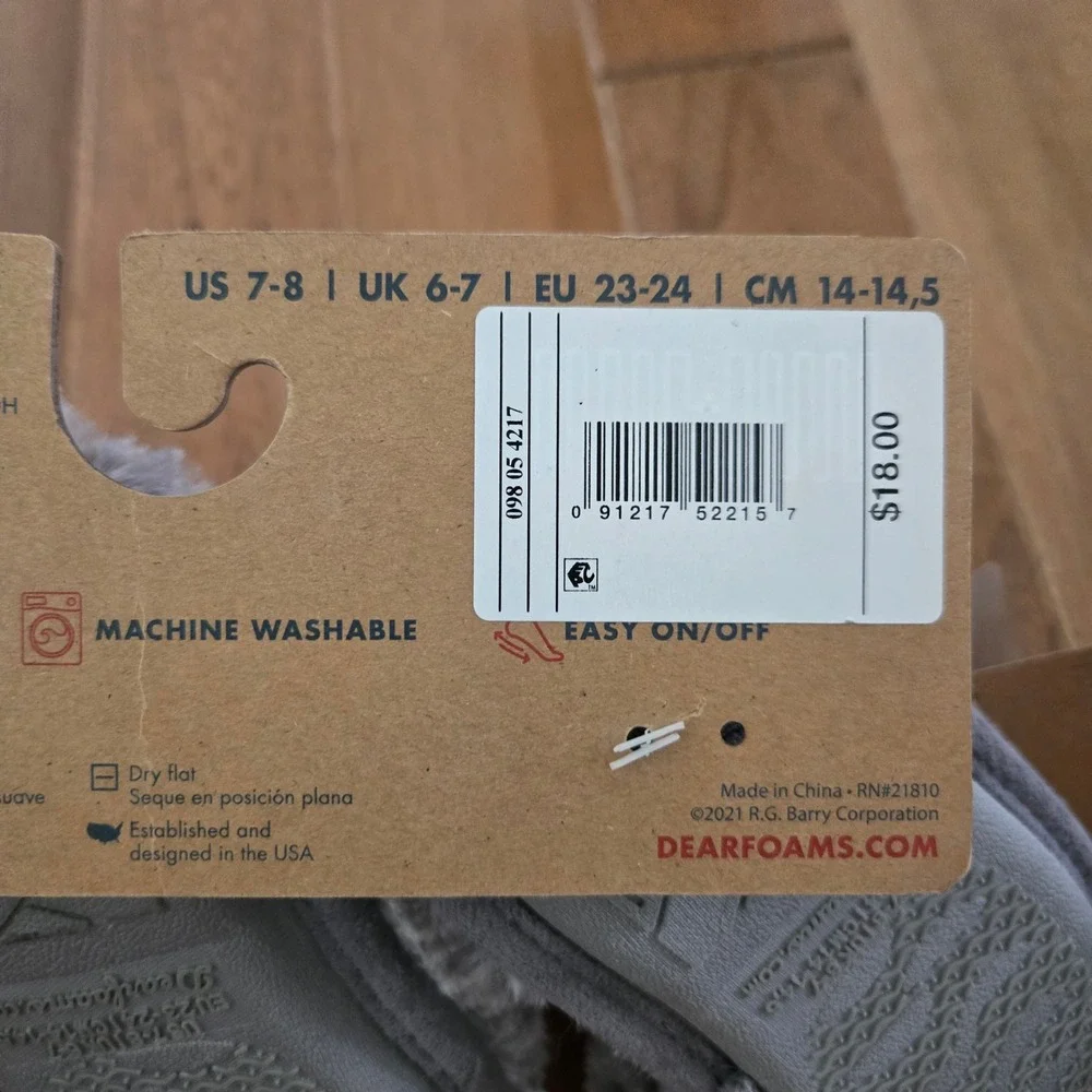 Dluxe by Dearfoams Kids Grey Faux Fur Memory Foam Slippers Size 7-8 NWT Cozy